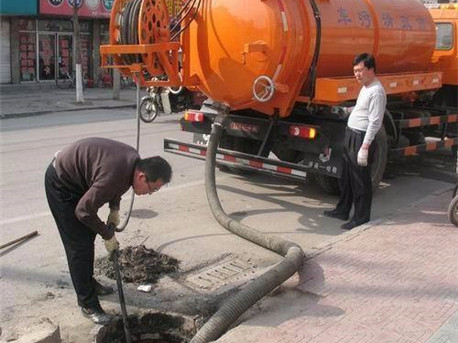 公坡镇清掏化粪池，健康生活从这里开始